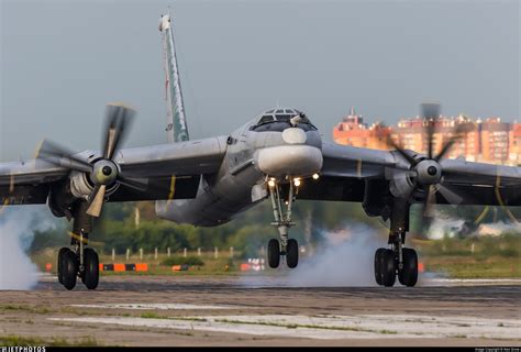 bombardieri russi tu-95 bear-h